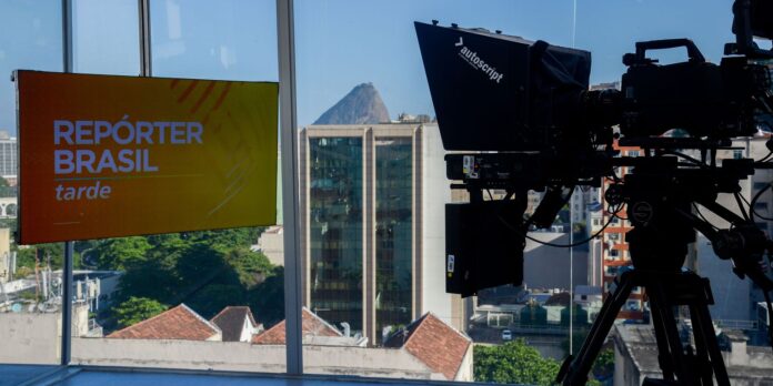 tv_brasil_estudio_de_vidro_1211202716.jpg