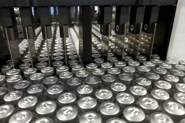 vacina Covid-19 Fiocruz.