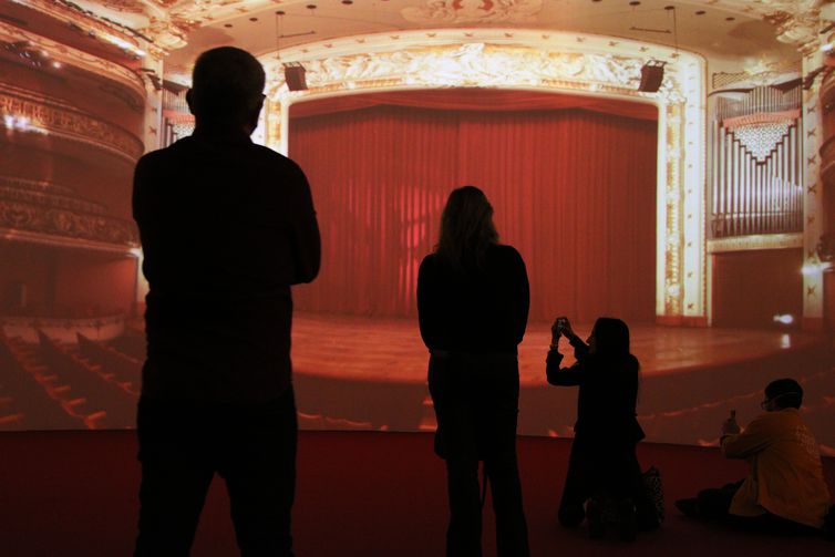 Exposição “Cem Anos Modernos”, com curadoria de Marcello Dantas e José Miguel Wisnik, no Museu da Imagem e do Som - MIS, Jardim Europa.