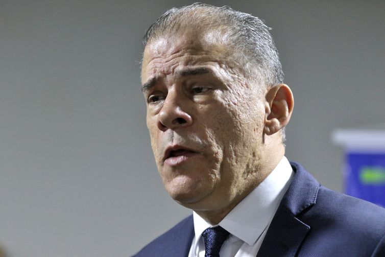 O presidente do Siga Antenado, Leandro Guerra, anúncia início de agendamento e instalação do kit gratuito para famílias inscritas em programas sociais e que utilizam antena parabólica convencional para ver TV no Rio de Janeiro (RJ).