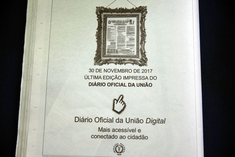 Brasília - O ministro-chefe da Casa Civil, Eliseu Padilha, anuncia  o fim da versão impressa do Diário Oficial da União, na sede da Imprensa Nacional. Participam do evento o diretor-geral da empresa  Pedro Bertone, e o ministro do Meio