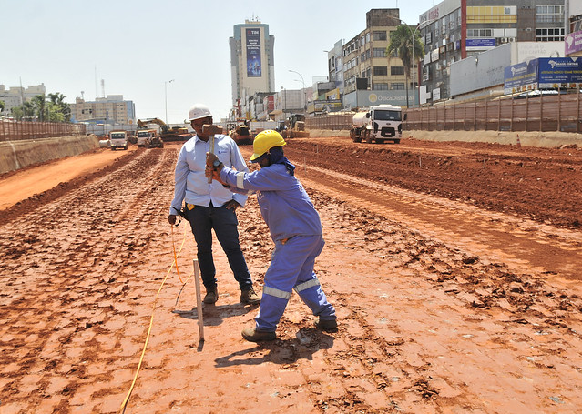 Obra do aterro no Túnel de Taguatinga usa seis veículos diferentes