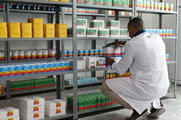 Prefeitura inaugura o Super Centro Carioca de Saúde, complexo de saúde pública, localizado em Benfica, zona norte da cidade.