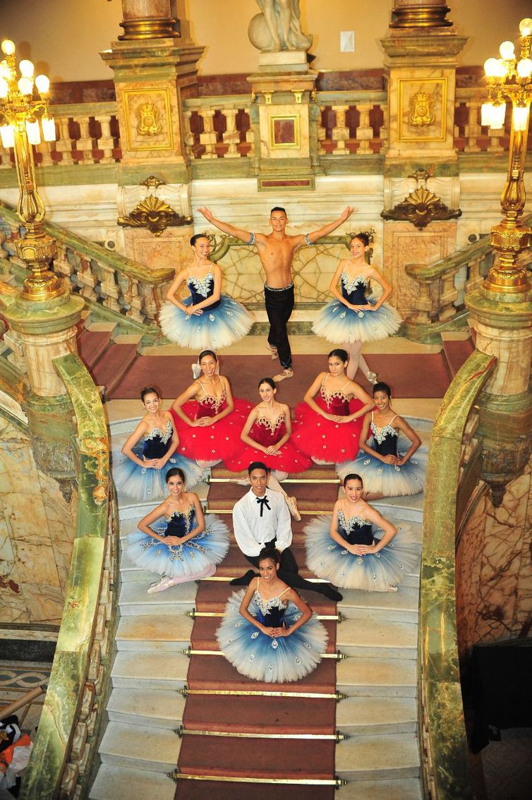 processo seletivo 2023 da Escola Estadual de Dança Maria Olenewa