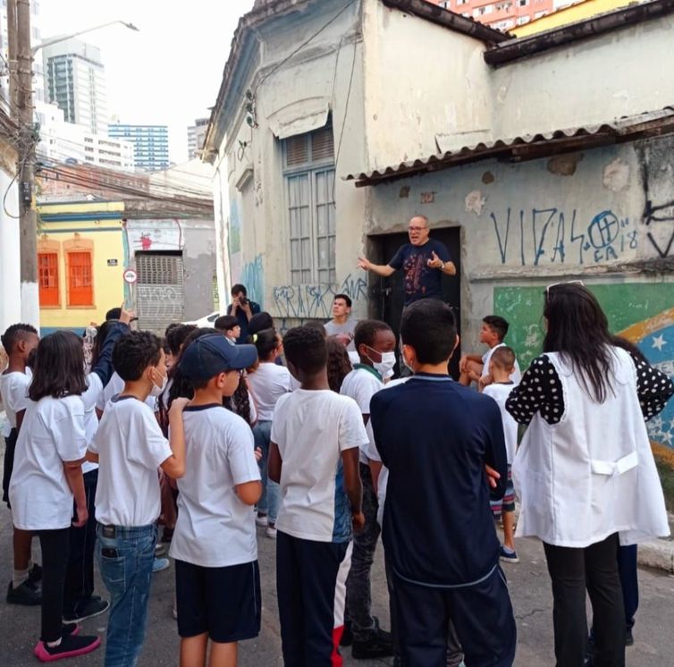 Dia do Professor: educadores envolvem jovens da periferia com projetos inspiradores