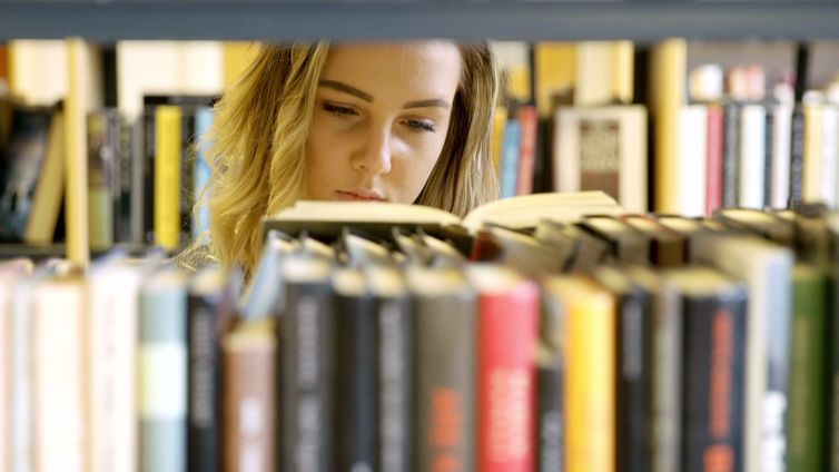 Especial Caiu no Enem realiza correção das provas após exame