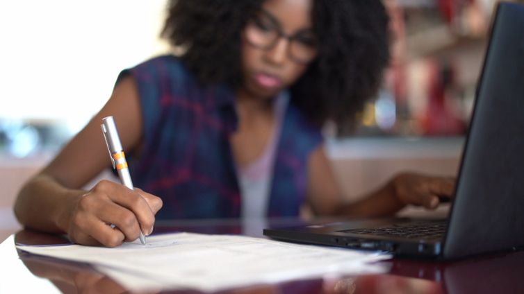 Especial Caiu no Enem realiza correção das provas após exame