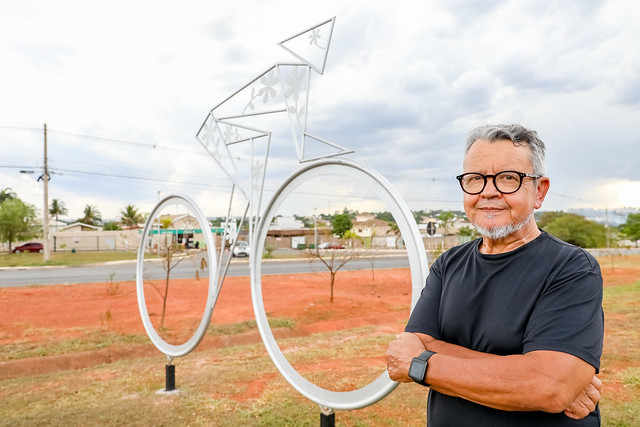 Escultura de bike em aço reverencia o esporte no Lago Norte