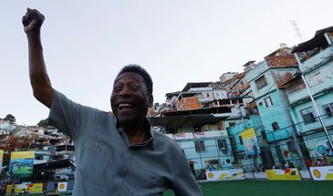 Edson Arantes do Nascimento, Pelé, Pelé ex-jogador de futebol brasileiro