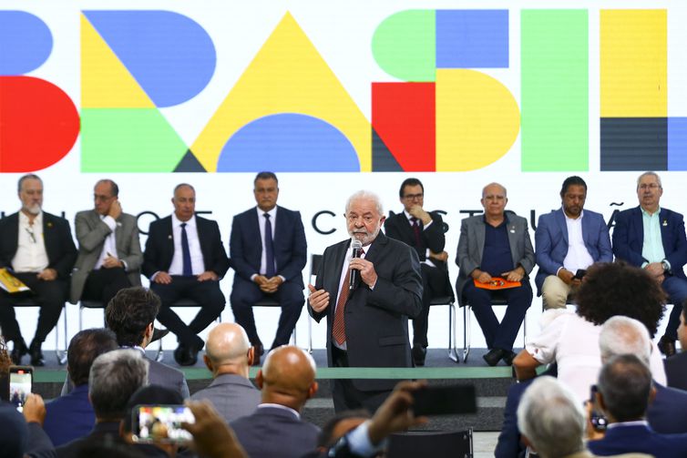 O presidente Luiz Inácio Lula da Silva participa de encontro com dirigentes de centrais sindicais, no Palácio do Planalto.