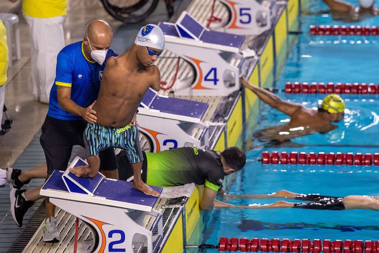 Gabriel Araújo durante prova da Primeira Fase Nacional de Natação Circuito Loterias Caixa, no CT Paralímpico, 