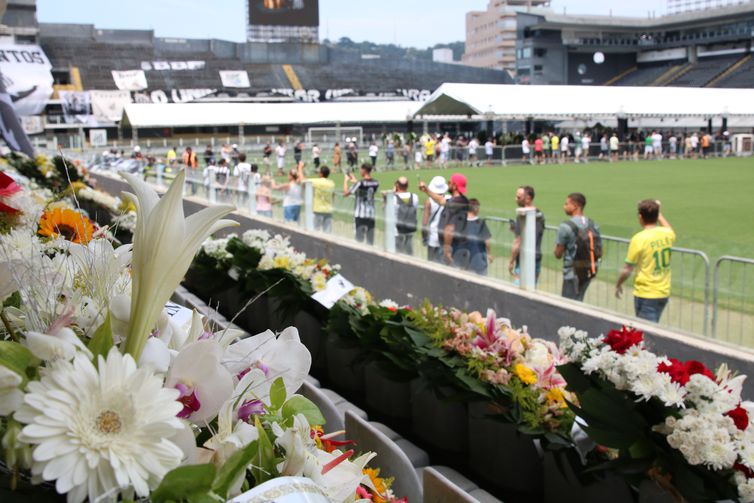 Velório do jogador de futebol Edson Arantes do Nascimento, o Pelé, no Estádio Urbano Caldeira, em Santos.
