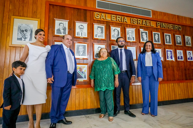 Quadro de Ibaneis Rocha é fixado na Galeria Israel Pinheiro