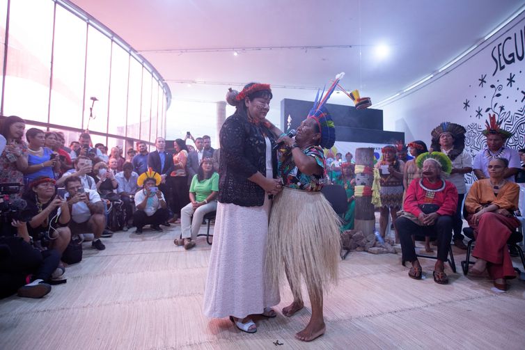 Posse da presidente da Fundação Nacional dos Povos Indígenas, Joenia Wapichana