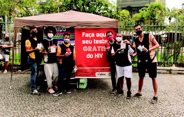 Grupo Pela VIdda-RJ promove ação de testagem para HIV e ISTs neste domingo, na areia de Copacabana