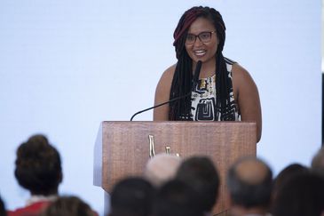 Brasília (DF) 15/03/2023 - A a coordenadora do Pronasci, Tamires Sampaio, durante lançamento do novo Programa Nacional de Segurança Pública com Cidadania (Pronasci II). Durante a cerimônia, houve a entrega de 270 viaturas para Patrulhas Maria da Penha.
Foto: Joédson Alves/Agência Brasil