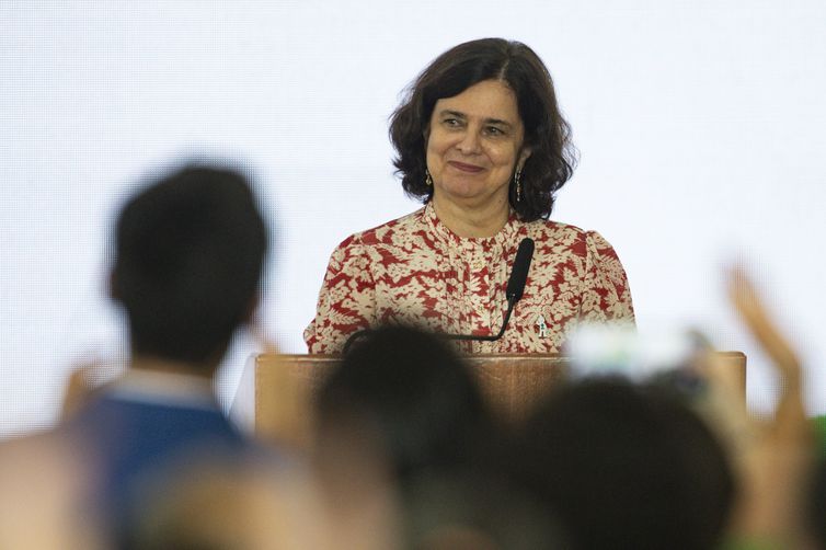 Brasília (DF), 20/03/2023 - A ministra da Saúde, Nísia Trindade, durante anúncio da retomada do programa Mais Médicos para o Brasil. Foto: Marcelo Camargo/Agência Brasil