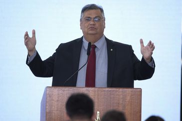 Brasília (DF) 15/03/2023 - O ministro da Justiça, Flávio Dino durante lançamento do novo Programa Nacional de Segurança Pública com Cidadania (Pronasci II). Durante a cerimônia, houve a entrega de 270 viaturas para Patrulhas Maria da Penha.
Foto: Joédson Alves/Agência Brasil