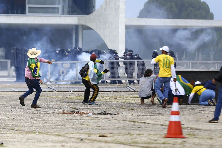 Marcelo Camargo/Agência Brasil Manifestantes invadem Congresso, STF e Palácio do Planalto.