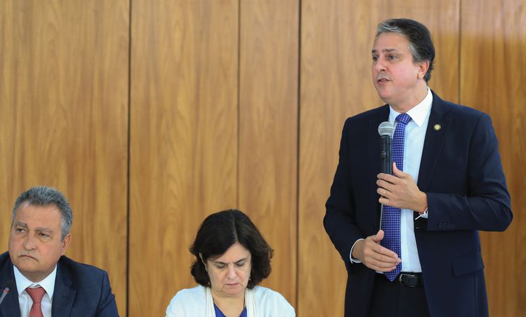 Brasília (DF) 18/04/2023 Presidente Lula reunido com ministros, governadores, prefeitos e parlamentares para discutirem políticas de proteção do ambiente escolar.