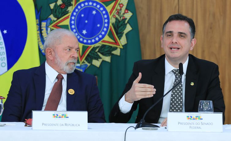 Brasília (DF) 18/04/2023 Presidente Lula reunido com ministros, governadores, prefeitos e parlamentares para discutirem políticas de proteção do ambiente escolar.