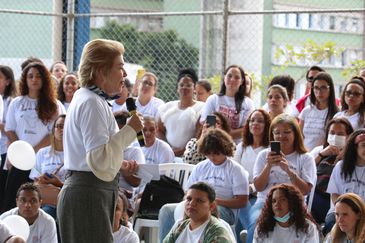São Paulo (SP), 20-04-2023 -  A secretária de Relações Internacionais, Marta Suplicy, participa de atividades para fortalecimento da cultura de paz na Escola Municipal de Ensino Fundamental - EMEF Perimetral, em Paraisópolis. Foto: Rovena Rosa