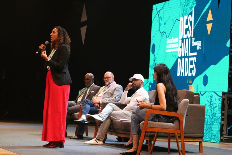 São Paulo, 13/04/2023 - A ministra de Igualdade Racial, Anielle Franco, participa do 12º Congresso GIFE, com o tema Desafiando Estruturas de Desigualdade, no Memorial da América Latina. Foto: Rovena Rosa/Agência Brasil