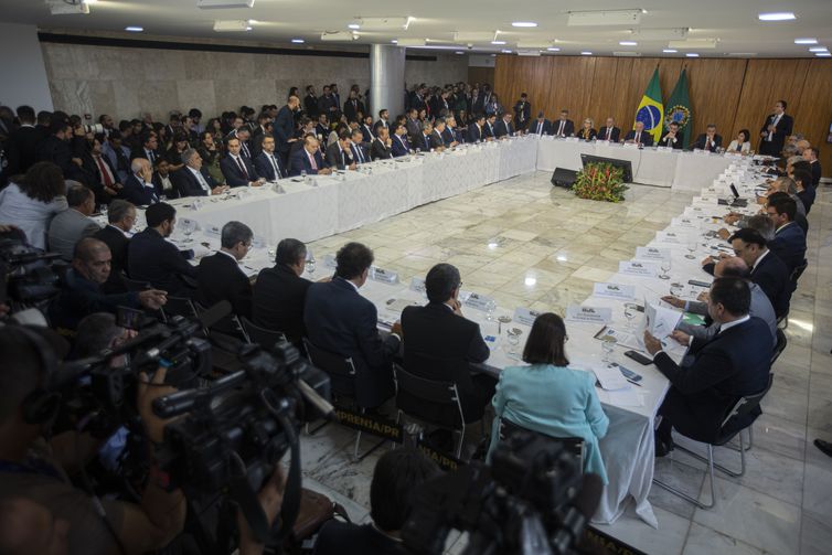 Brasília (DF) 18/04/2023 - O presidente Luiz Inácio Lula da Silva, participa de uma reunião com chefes dos Três Poderes, governadores e ministros, para debater formas de reforçar a segurança no ambiente escolar após os episódios de violência em Blumenau (SC) e em São Paulo (SP) nos últimos dias.
Foto: Joédson Alves/ Agência Brasil
