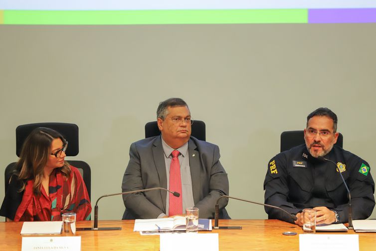Brasília (DF), 31/05/2023 - Primeira-dama Janja da Silva, o ministro da Justiça, Flávio Dino e o diretor-geral da Polícia Rodoviária Federal, Fernando Oliveira no lançamento da cartilha do Projeto Mapear 2021/2022. Foto: Wilson Dias/Agência