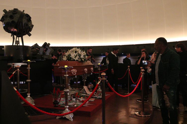 São Paulo (SP), 10/05/2023 Velório da cantora e compositora Rita Lee no Planetário do Ibirapuera. Foto: Rovena Rosa/Agência Brasil