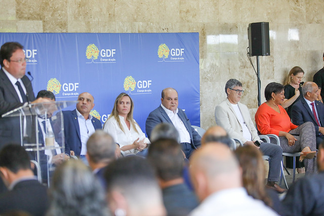 Governador Ibaneis Rocha sanciona reajuste dos servidores públicos