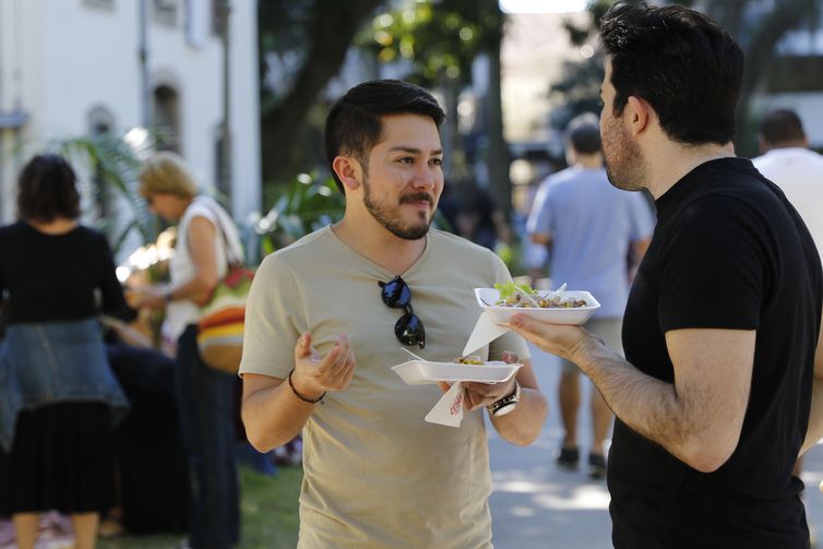 Rio de Janeiro (RJ), 23/07/2023 - O médico equatoriano Pablo Gallegos visita a Expo Ceviche 2023, que promove a gastronomia e a cultura peruana, no Palácio do Catete. Foto: Fernando Frazão/Agência Brasil