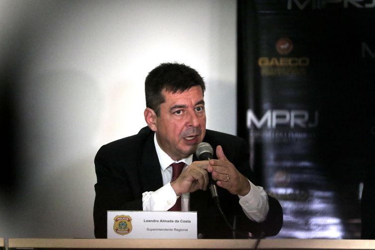Rio de Janeiro (RJ), 24/07/2023 - O superintendente regional da Polícia Federal, Leandro Almada da Costa, fala em coletiva de imprensa sobre a Operação Élpis, deflagrada pela Polícia Federal e o Ministério Público do Rio de Janeiro. que apura os homicídios da vereadora Marielle Franco e do motorista Anderson Gomes. Foto:Tânia Rêgo/Agência Brasil