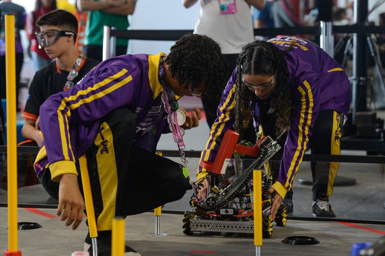 Rio de Janeiro (RJ), 03/08/2023 – Estudantes competem no Festival SESI de Robótica Off Season, na Marina da Glória, zona sul da capital fluminense. Foto: Tomaz Silva/Agência Brasil
