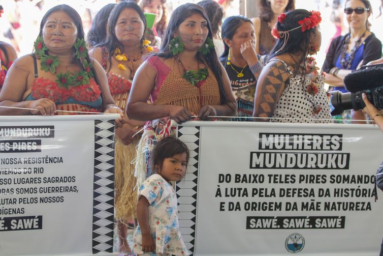 Brasília, DF 11/09/2023  III Marcha das Mulheres Indígenas, que ocorre no Complexo Cultural Funarte.  O tema do evento é “Mulheres Biomas em Defesa da Biodiversidade pelas Raízes Ancestrais”.  Foto: Fabio Rodrigues-Pozzebom/ Agência Brasil