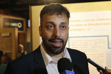 Rio de Janeiro (RJ), 15/08/2023 - O gerente-executo de Rádios da EBC, Thiago Regotto, na abertura da exposição Rádio Sociedade: 100 anos de rádio no Brasil, na Casa da Ciência da UFRJ. Foto: Fernando Frazão/Agência Brasil