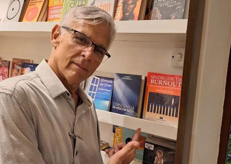 Tratamento do burnout não deve ser individualizado, diz especialista. - Psicólogo Antonio José de Carvalho. Foto: Arquivo Pessoal/Divulgação