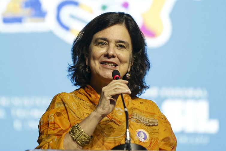 Brasília (DF), 17/10/2023 - A ministra da Saúde, Nísia Trindade, durante cerimônia de abertura da 20ª Semana Nacional de Ciência e Tecnologia (SNCT) e da 3ª Semana Nacional de Educação Profissional e Tecnológica no Centro de Convenções Ulysses Guimarães. Foto: Marcelo Camargo/Agência Brasil