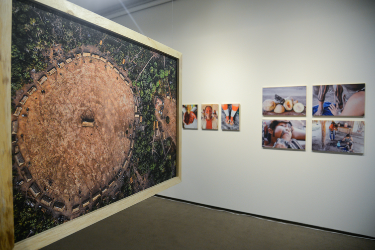 Niterói (RJ), 27/10/2023 – Exposição Mekukradjá Obikàrà: com os pés em dois mundos no Museu de Arte Contemporânea (MAC), em Niterói. Foto: Tomaz Silva/Agência Brasil