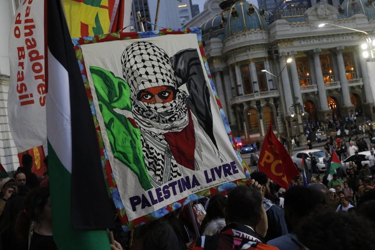 Rio de Janeiro (RJ), 19/10/2023 - Manifestantes fazem ato em solidariedade ao povo palestino., na Cinelândia, pelos conflitos entre Israel e o grupo Hamas. Foto: Fernando Frazão/Agência Brasil