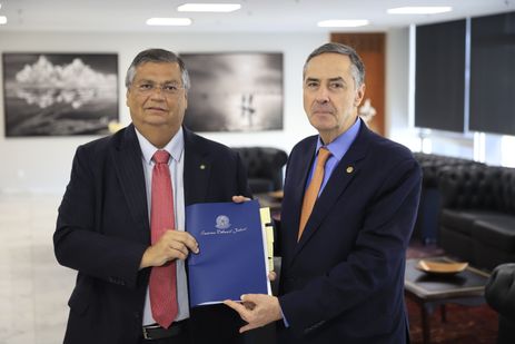 Brasília (DF), 19.10.2023- O Presidente do STF, Ministro Roberto Barroso, recebe em audiência o Ministro da Justiça Flávio Dino para discutir o sistema prisional, audiência no gabinete da presidência. Foto: Fellipe Sampaio /SCO/STF