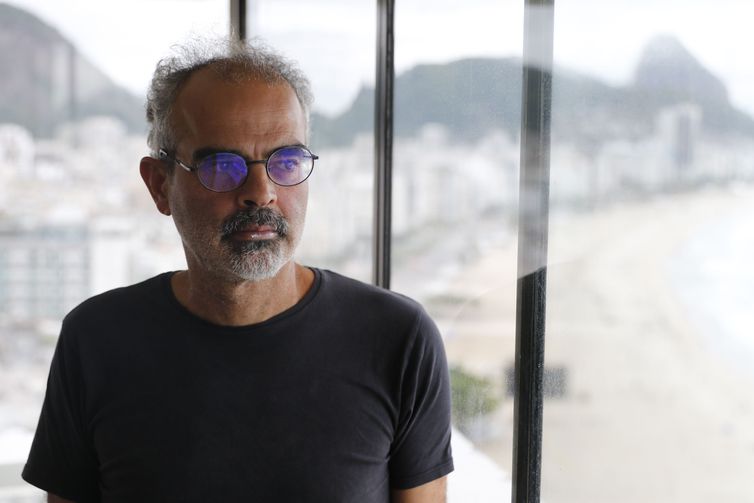 Rio de Janeiro (RJ), 10/10/2023 - Entrevista com escritor português Gonçalo M. Tavares, em Copacabana. Foto: Fernando Frazão/Agência Brasil