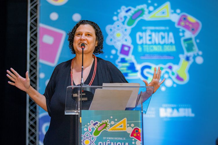 Brasília (DF) 20/10/2023 – A diretora do Departamento de Popularização da Ciência, Tecnologia e Educação Científica do MCTI, Juana Nunes durante premiação da Olimpíada de Matemática do Distrito Federal-DF, Caça Asteroides e Olimpíada Nacional de Ciência-ONC
Foto: Rodrigo Cabral/ASCOM/MCTI
