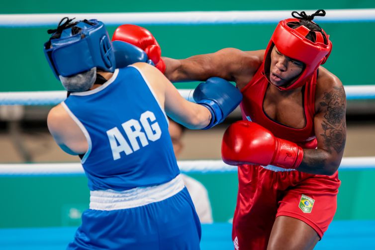 Viviane estreia com vitória no Pan de Santiago e avança às quartas de final do boxe - em 20/10/2023