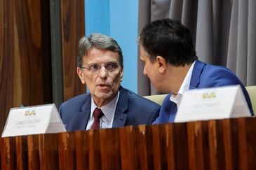Brasília (DF) 17/10/2023 – O presidente da EBC, Hélio Doyle (e), ministro da Educação, Camilo Santana (d) durante anúncio de expansão da Rede de Comunicação Pública e da comunicação universitária no país, no Palácio do Planalto..
Foto: Valter Campanato/Agência Brasil