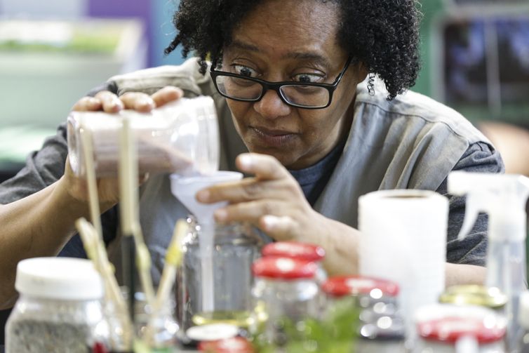 Brasília (DF), 16/10/2023 - Alunos de escolas do DF interagem com mostras da 20ª Semana Nacional de Ciência e Tecnologia (SNCT), no Centro de Convenções Ulysses Guimarães. Foto: Marcelo Camargo/Agência Brasil