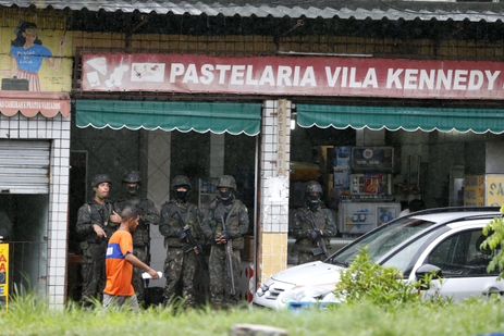 27/10/2023 - Rio de Janeiro (RJ), Foto feita em 08/03/2014 - As Forças Armadas voltaram a ocupar a Vila Kennedy, zona oeste da cidade. (Foto: Tânia Rêgo/Agência Brasil)