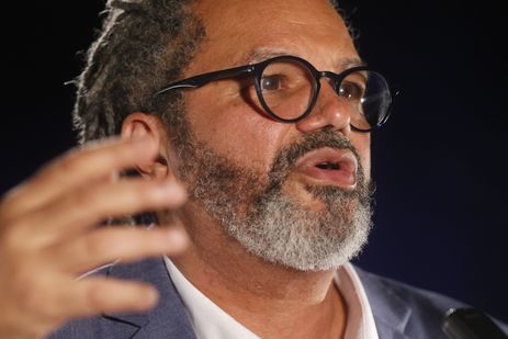 Rio de Janeiro (RJ) 23/11/2023 – Retrato do músico e compositor Marquinhos de Oswaldo Cruz, organizador do Trem do Samba, durante gravação para TV Brasil. Foto: Fernando Frazão/Agência Brasil