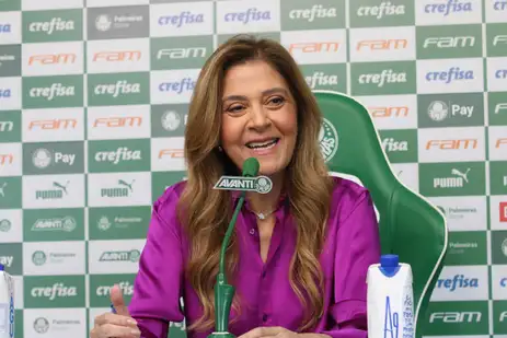 Rovena Rosa/Agência Brasil São Paulo (SP), 16/01/2024 - A presidente do Palmeiras, Leila Pereira, fala com a imprensa em coletiva só para jornalistas mulheres, no Centro de Treinamento do clube. Foto: Rovena Rosa/Agência Brasil