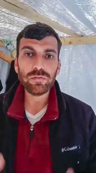 Brasília (DF) 07/02/2024 - Apesar da autorização desta quarta-feira, ainda há brasileiros na Faixa de Gaza que aguardam autorização para deixar o local. O brasileiro Jamal Yousef Temraz, de 32 anos, está vivendo em uma tenda junto com outros palestinos. A família dele já conseguiu sair de Gaza para o Brasil, mas ele ainda não conseguiu autorização para deixar a região.
Frame Jamal Yousef Temraz/Divulgação